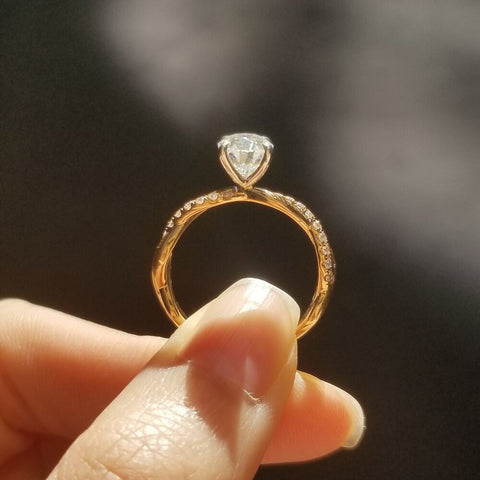 1.0 CT Oval Shaped Moissanite Twisted Pave Setting Engagement Ring 1.0 CT Oval Shaped Moissanite Twisted Pave Setting Engagement Ring