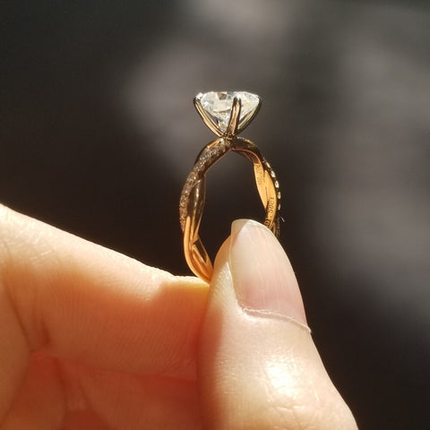 1.0 CT Oval Shaped Moissanite Twisted Pave Setting Engagement Ring 1.0 CT Oval Shaped Moissanite Twisted Pave Setting Engagement Ring