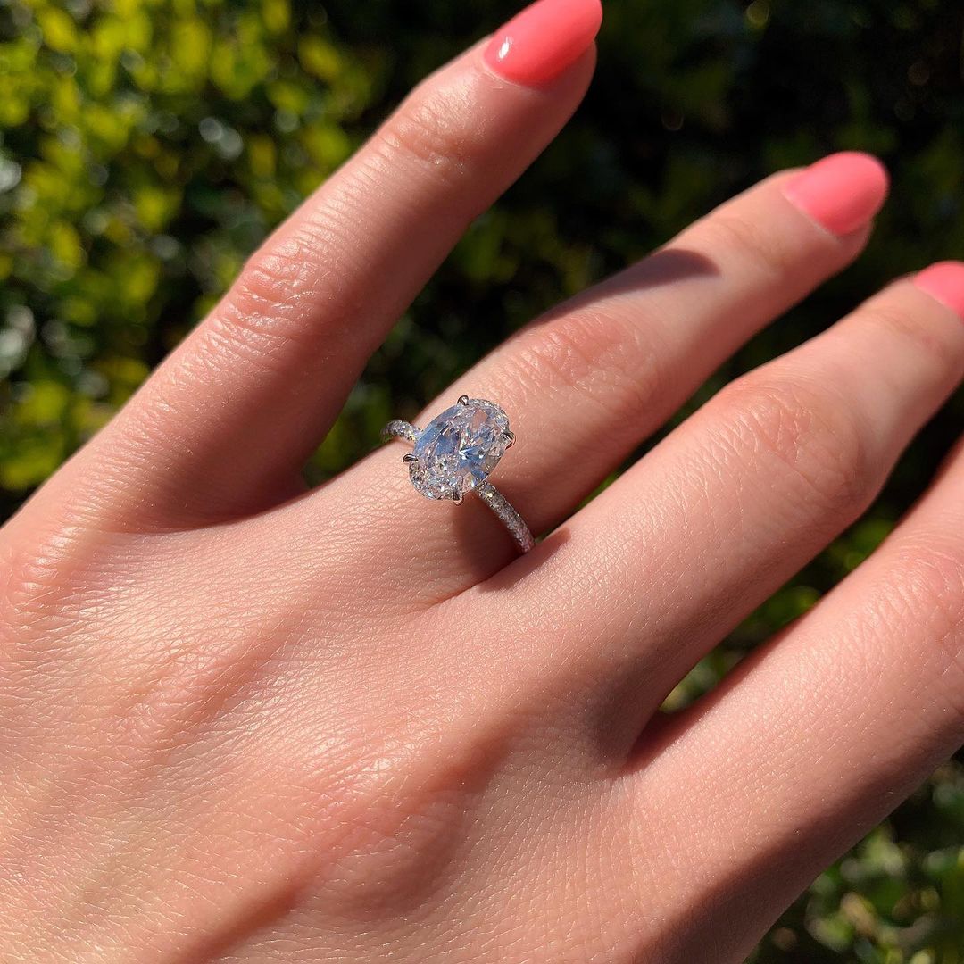1.33 CT Oval Cut Pave Setting Moissanite Engagement Ring 6 1.33 CT Oval Cut Pave Setting Moissanite Engagement Ring 6
