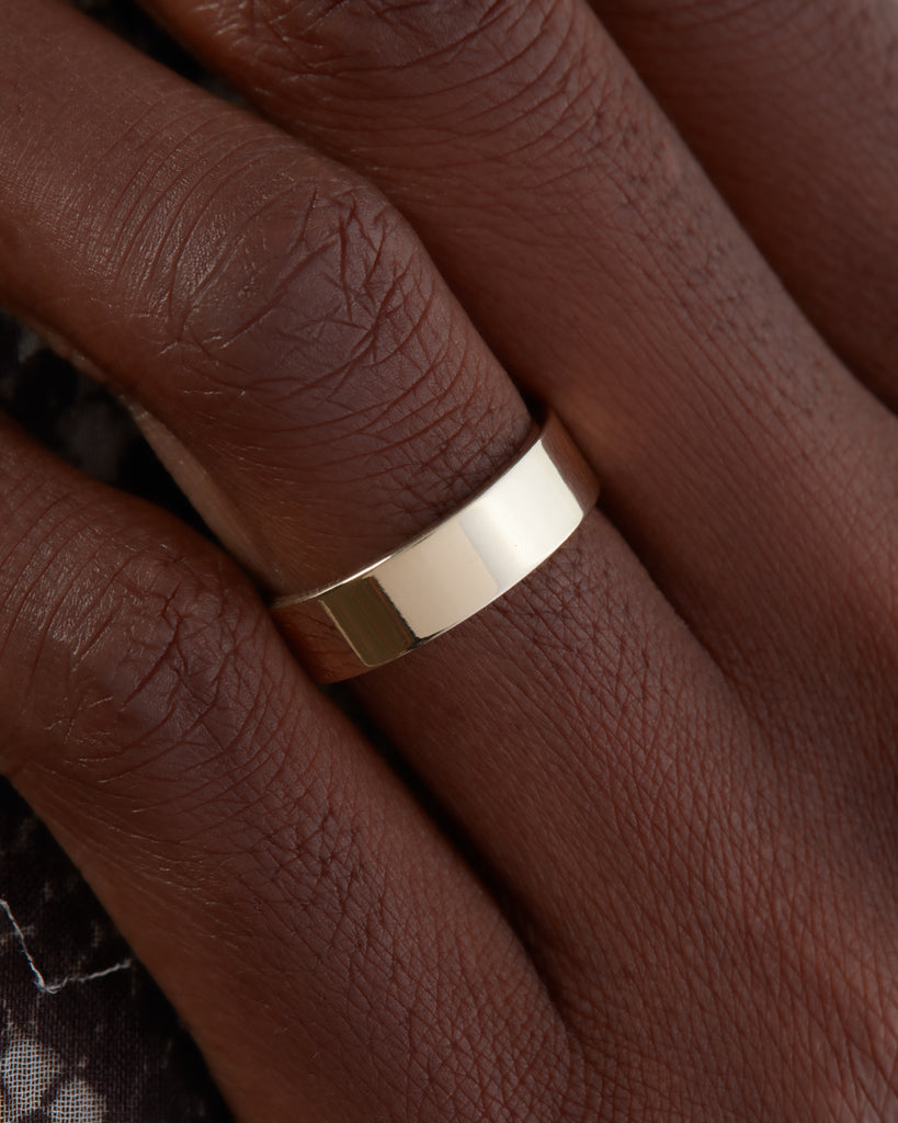 Polished Classic Wedding Band For Men 4 Polished Classic Wedding Band For Men 4