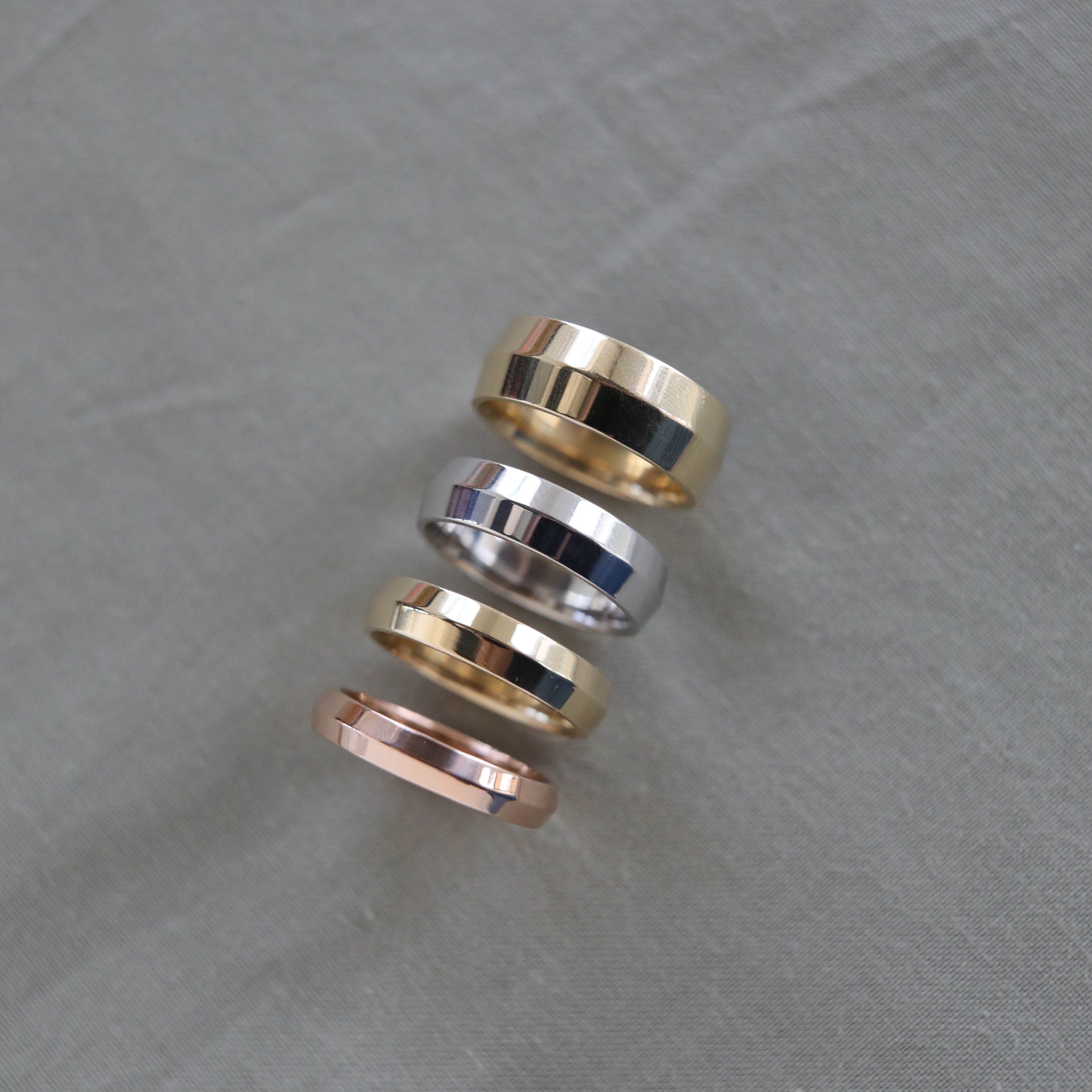 Polished Finish Yellow Gold Regular Men's Wedding Band 11 Polished Finish Yellow Gold Regular Men's Wedding Band 11