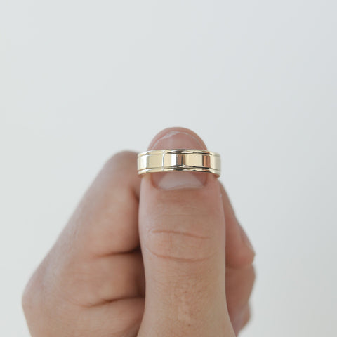 High-Polish Finish Regular Yellow Gold Men's Band 9 High-Polish Finish Regular Yellow Gold Men's Band 9