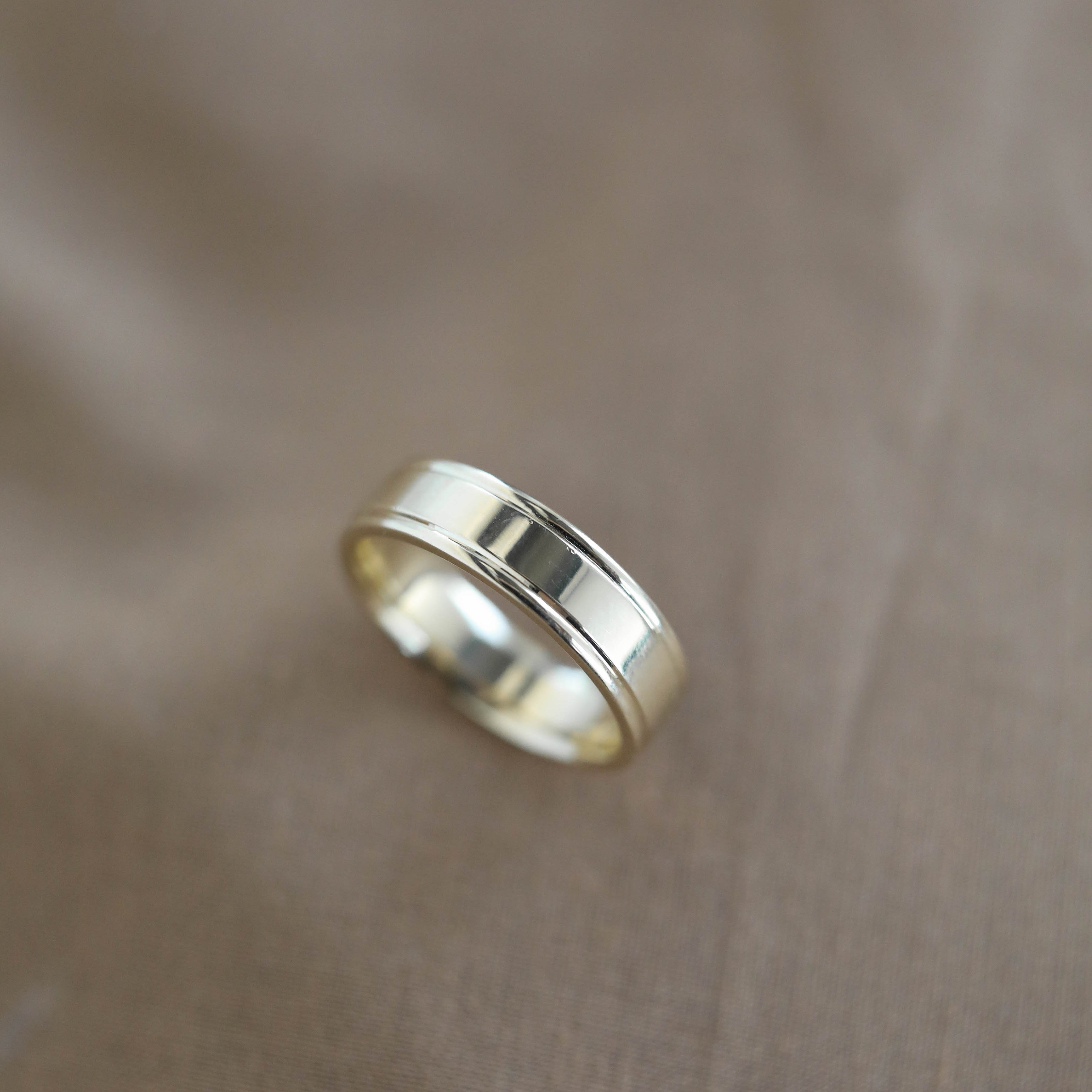High-Polish Finish Regular Yellow Gold Men's Band 11 High-Polish Finish Regular Yellow Gold Men's Band 11