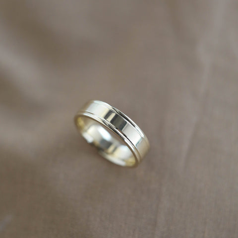 High-Polish Finish Regular Yellow Gold Men's Band 11 High-Polish Finish Regular Yellow Gold Men's Band 11