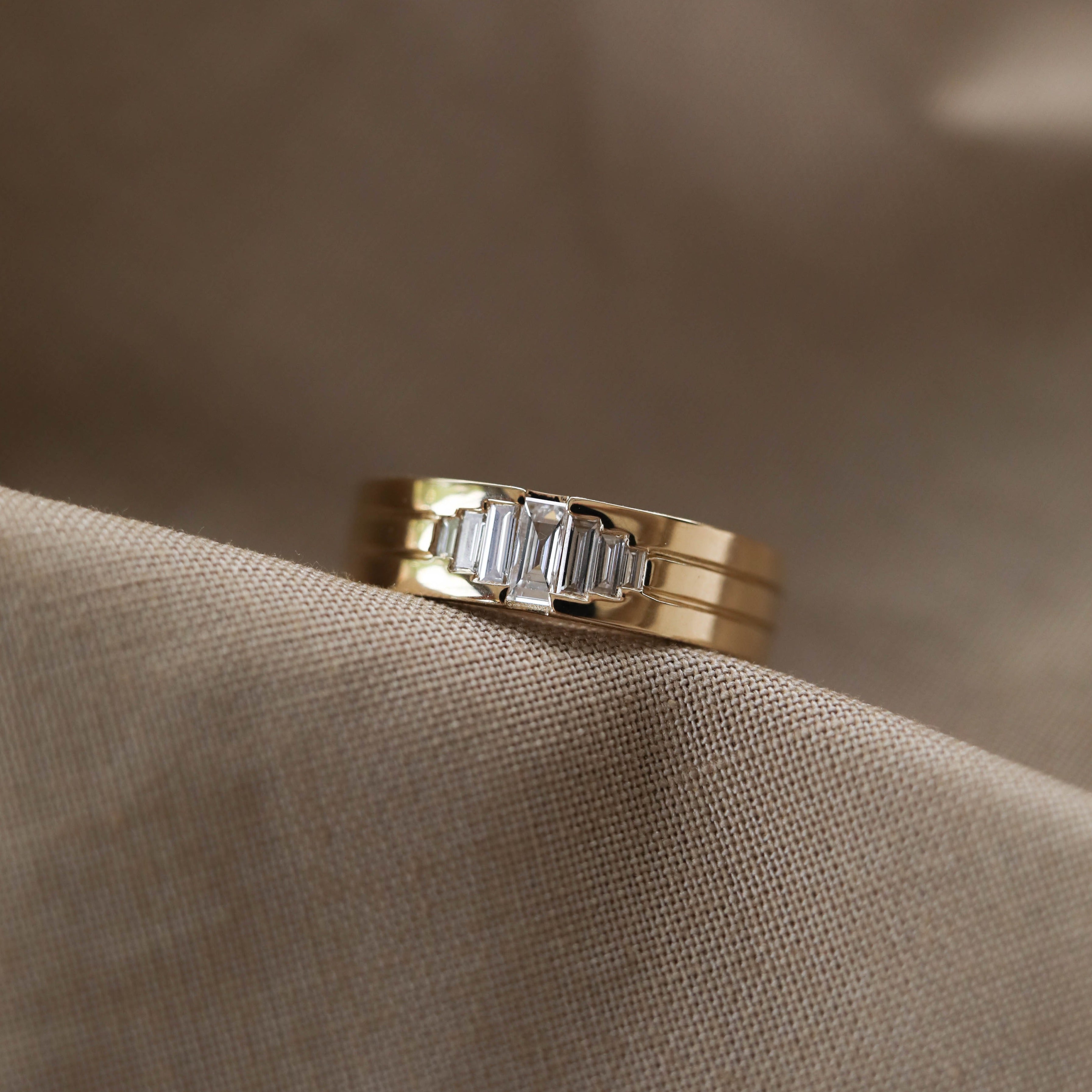 Stone Setting Classic High-Polish Finish Men's Band 6 Stone Setting Classic High-Polish Finish Men's Band 6