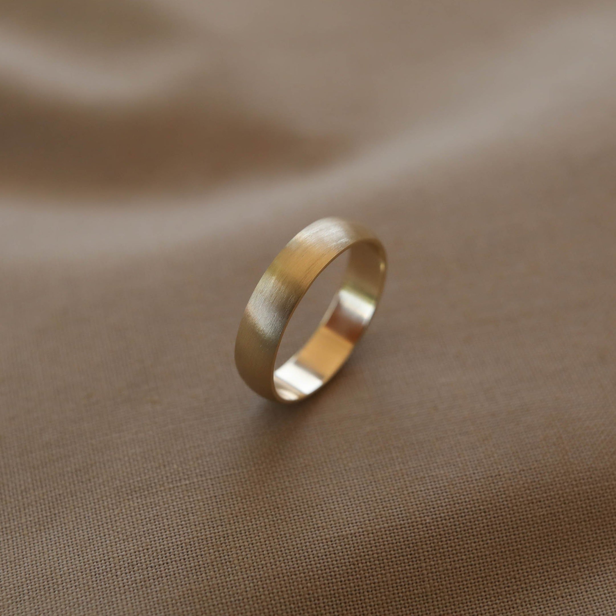 Polished Finish Classic Men's Wedding Band 8 Polished Finish Classic Men's Wedding Band 8