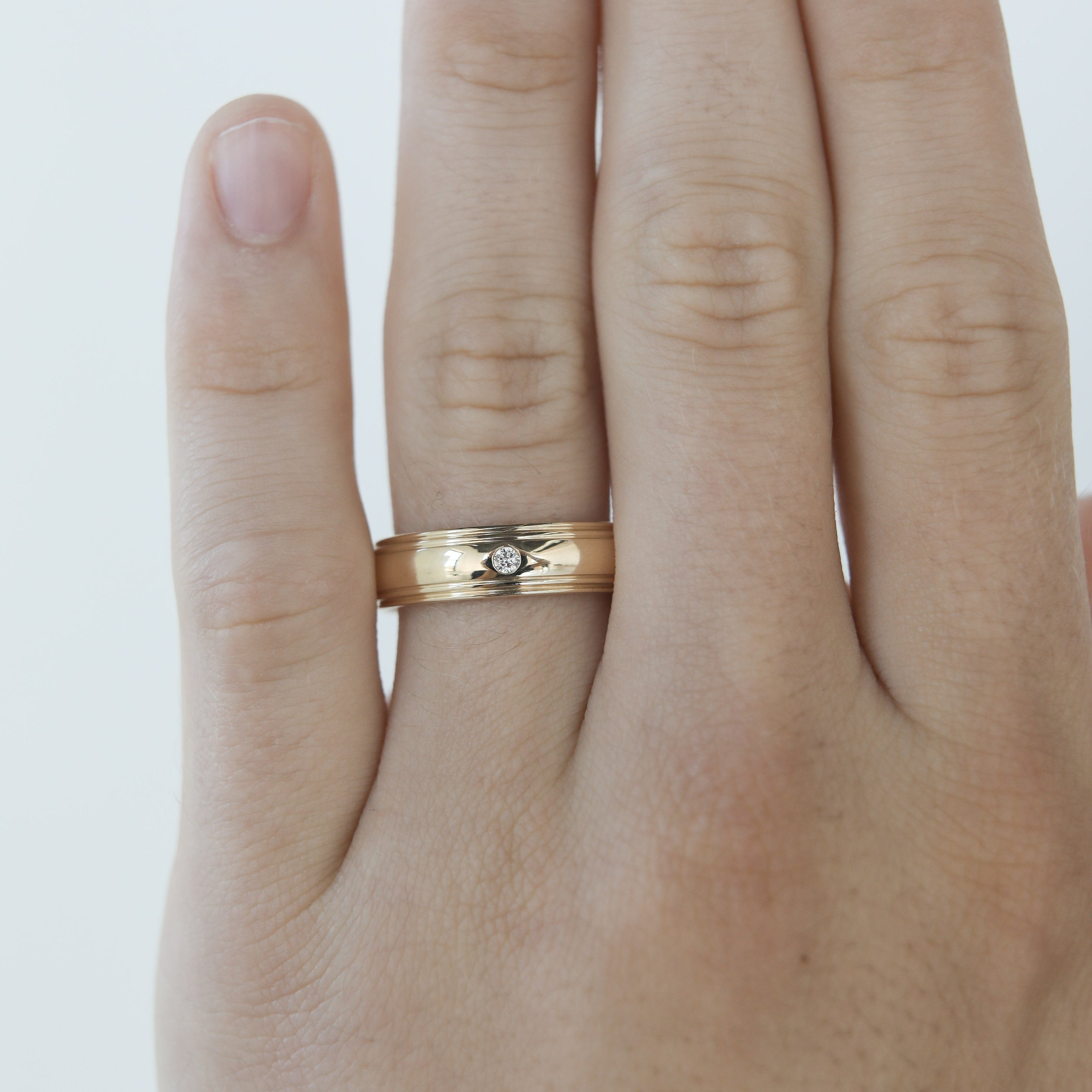 Classic Single Stone Polished Finish Men's Wedding Band 14 Classic Single Stone Polished Finish Men's Wedding Band 14