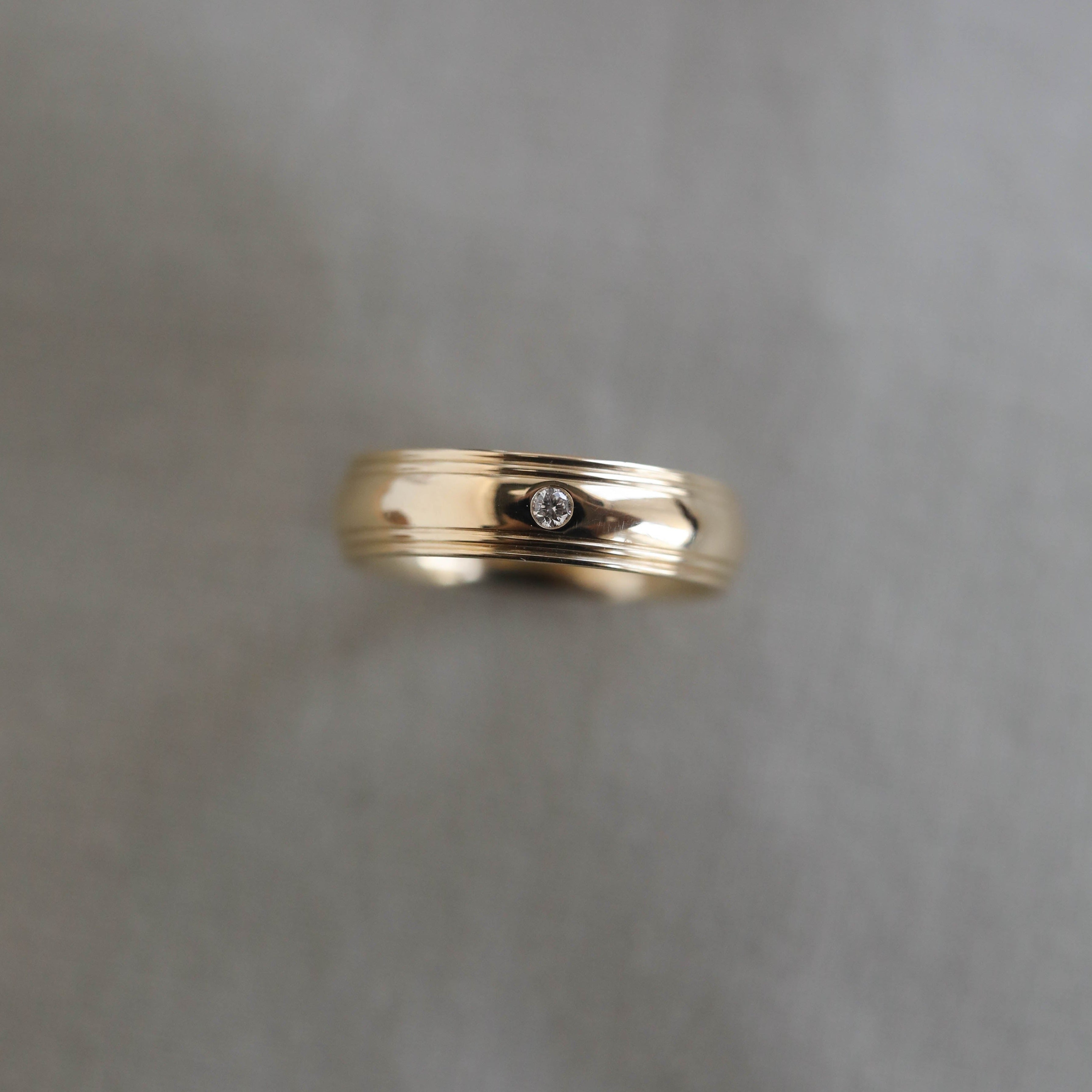 Classic Single Stone Polished Finish Men's Wedding Band 15 Classic Single Stone Polished Finish Men's Wedding Band 15