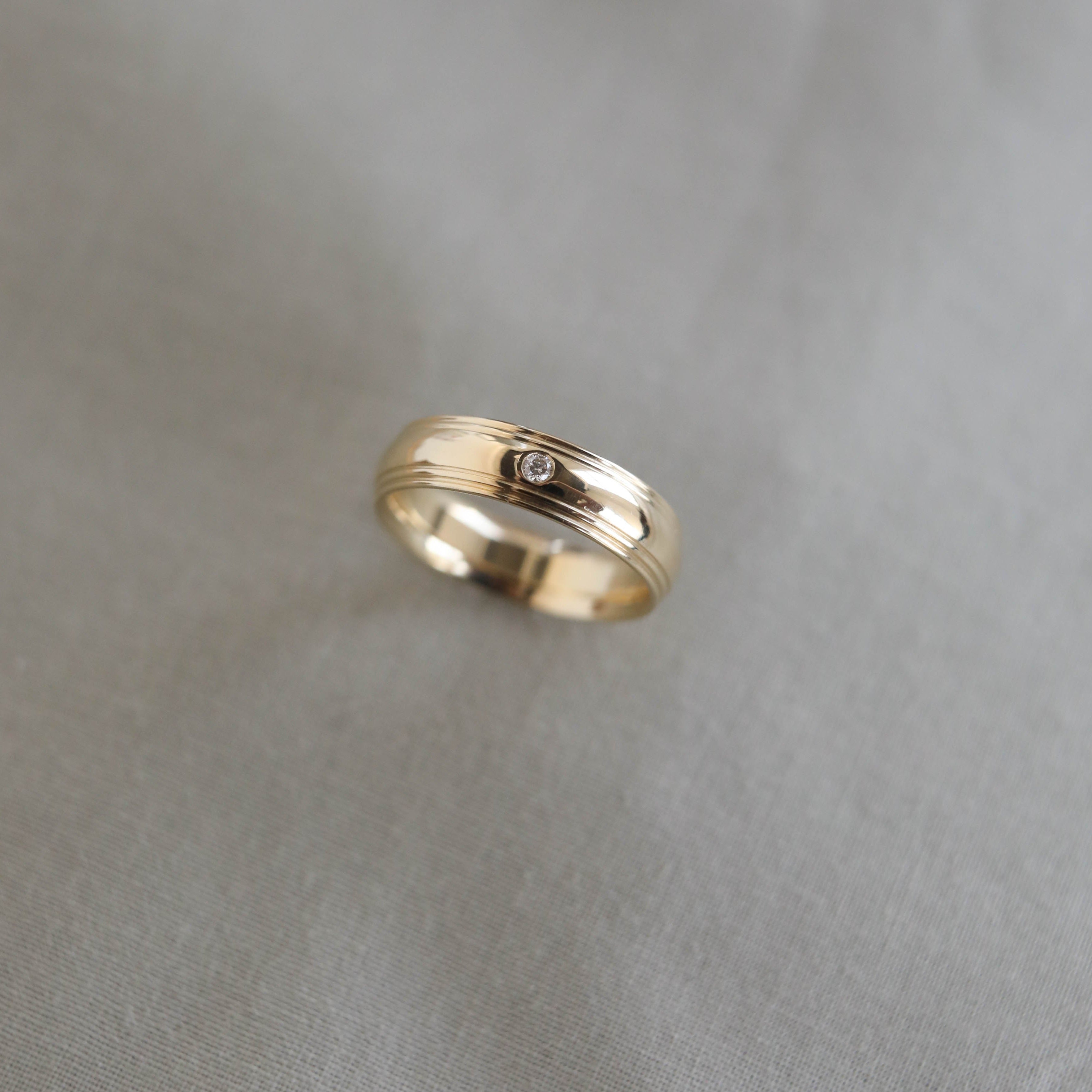 Classic Single Stone Polished Finish Men's Wedding Band 13 Classic Single Stone Polished Finish Men's Wedding Band 13