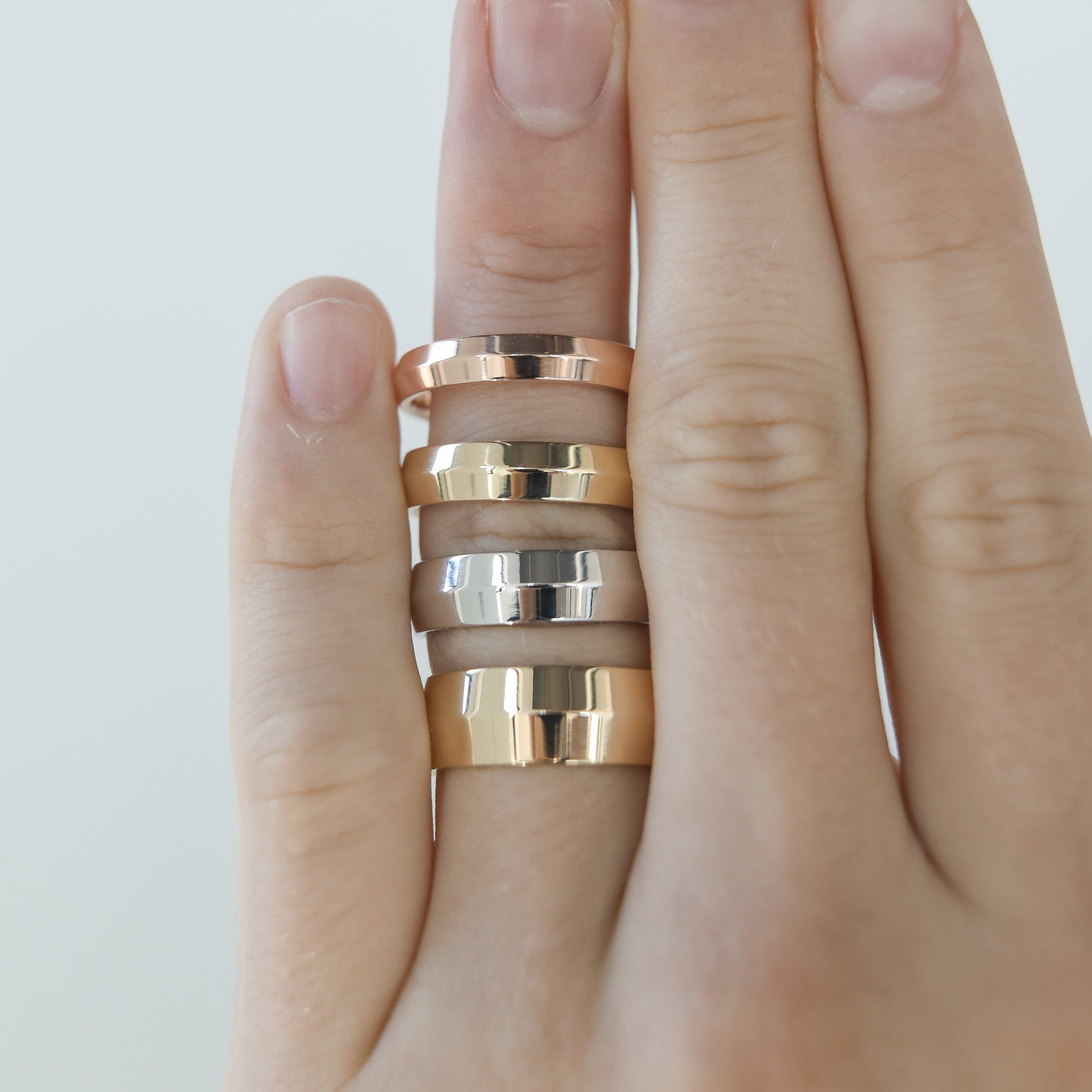 Polished Finish Yellow Gold Regular Men's Wedding Band 7 Polished Finish Yellow Gold Regular Men's Wedding Band 7