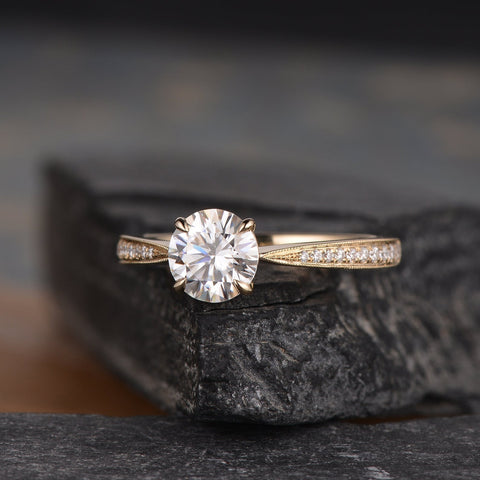 1.0 CT Round Cut Solitaire Moissanite Engagement Ring 3 1.0 CT Round Cut Solitaire Moissanite Engagement Ring 3