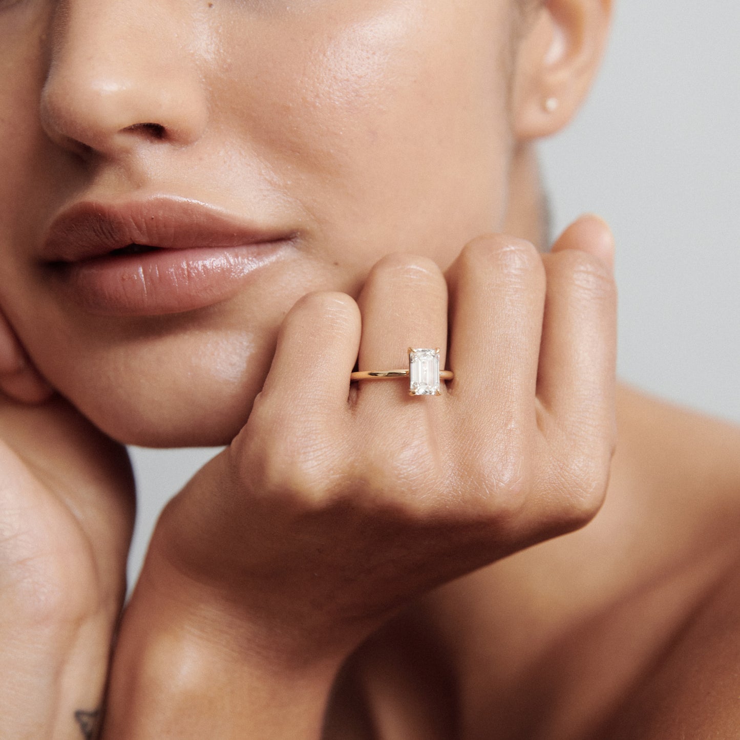 Stunning 1 CT Emerald Moissanite Engagement Ring with Solitaire Design 3