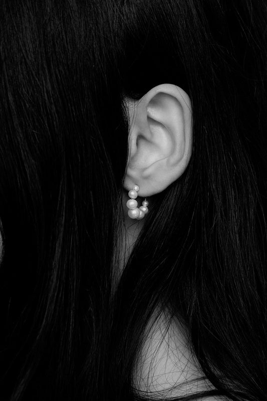 Graduating Pearl Hoops | Silver