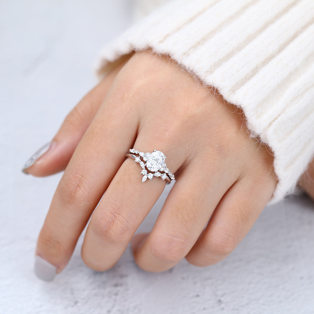 1.33 CT Oval Moissanite Cluster Bridal Ring Set 3