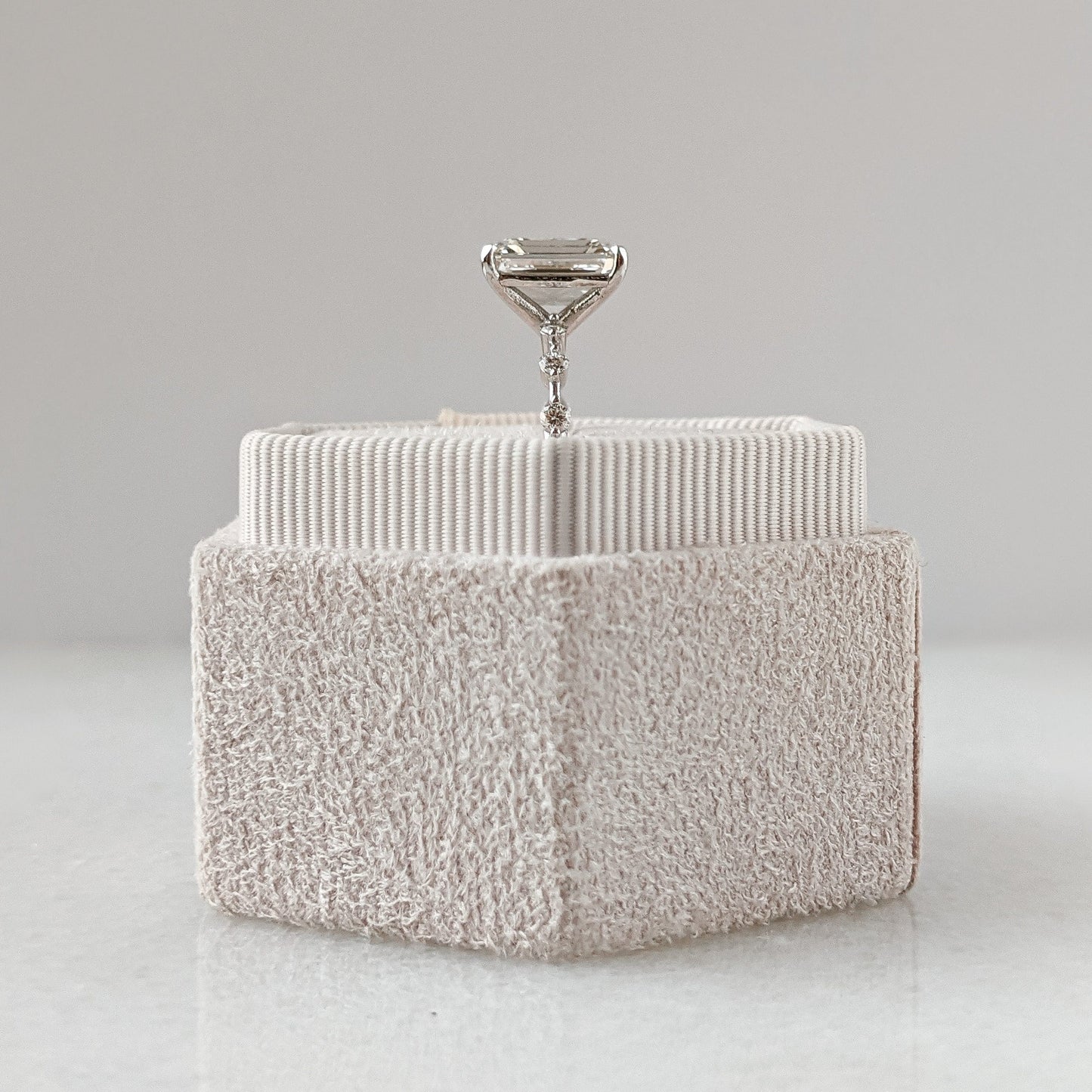 3.2 CT Emerald Solitaire CVD G/VS1 Diamond Engagement Ring 4