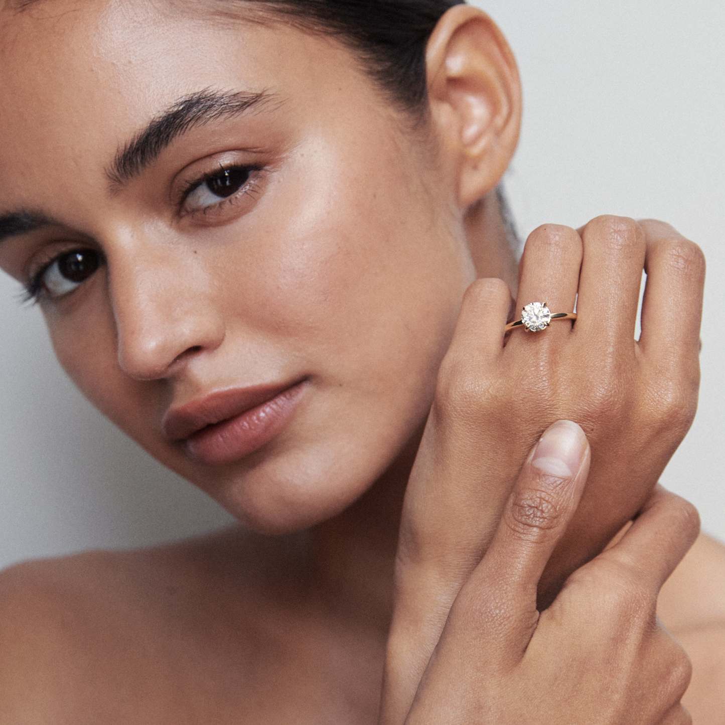 Stunning 1 CT Round Moissanite Engagement Ring with Solitaire Design 4