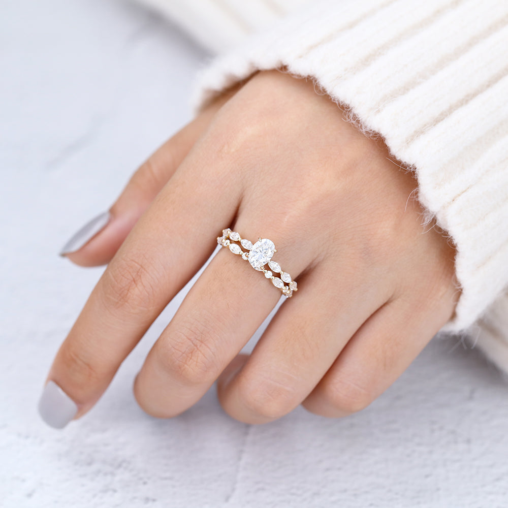 0.84 CT Oval Moissanite Solitaire Bridal Ring Set 3