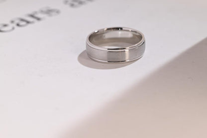 Delicate Men's Wedding Band Brushed in Solid Gold 10