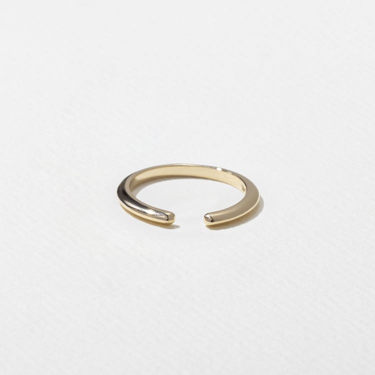 Acacia Wedding Band