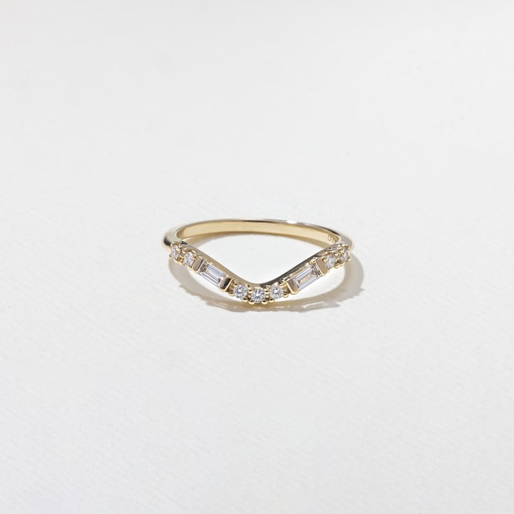 0.26 TCW Round & Baguette Curved Lab Grown Diamond Wedding Band