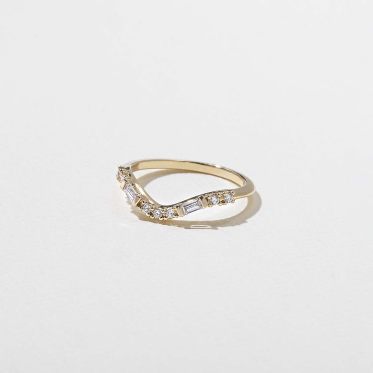 0.26 TCW Round & Baguette Curved Lab Grown Diamond Wedding Band