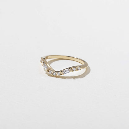 0.26 TCW Round & Baguette Curved Lab Grown Diamond Wedding Band