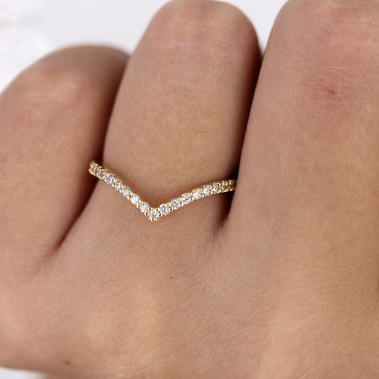 0.17 TCW Round Cut Curved Moissanite Wedding Band 2