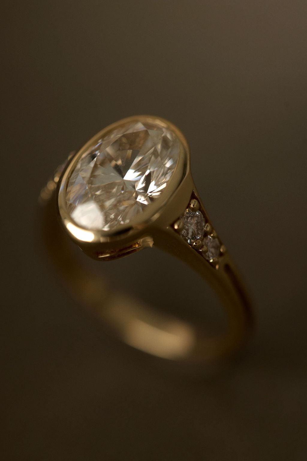 2.00 CT Round Bezel Pavé Lab Grown Diamond Engagement Ring with Oval Diamond Accents