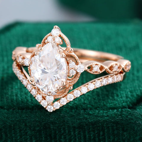 1.50 CT Pear Moissanite Vintage Style Bridal Ring Set 3