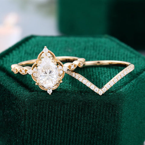 1.50 CT Pear Moissanite Vintage Style Bridal Ring Set 7