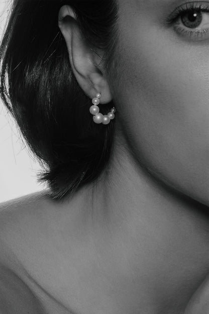 Graduating Pearl Hoops | Silver