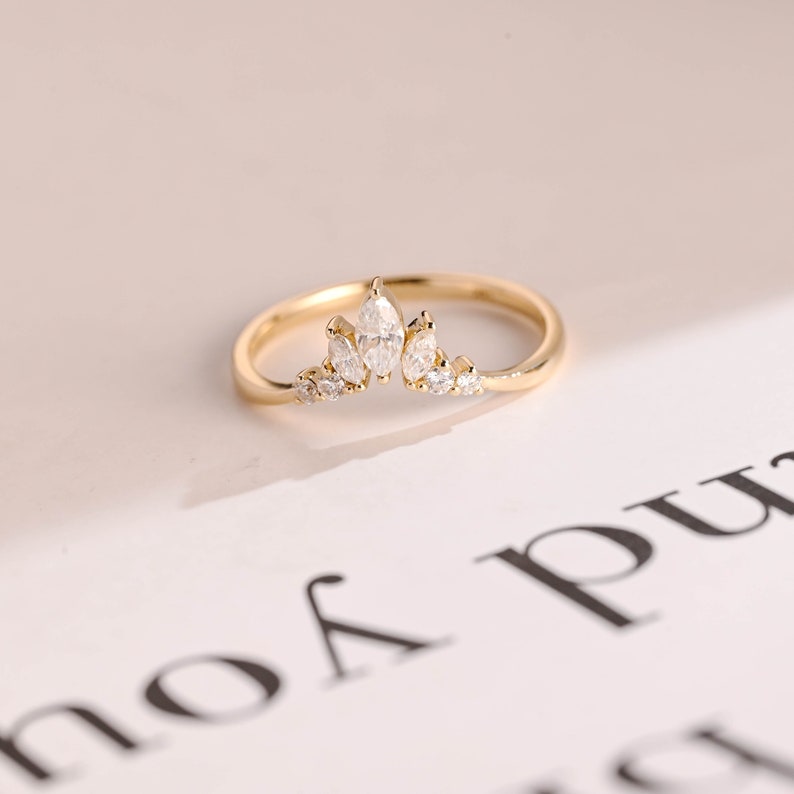 0.2 TCW Marquise & Round Curved Lab Grown Diamond Wedding Band