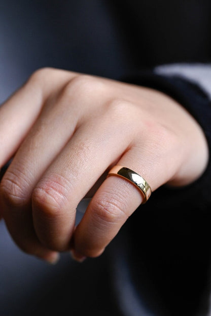 Delicate Men's Wedding Minimalistic Band in Solid Gold 1