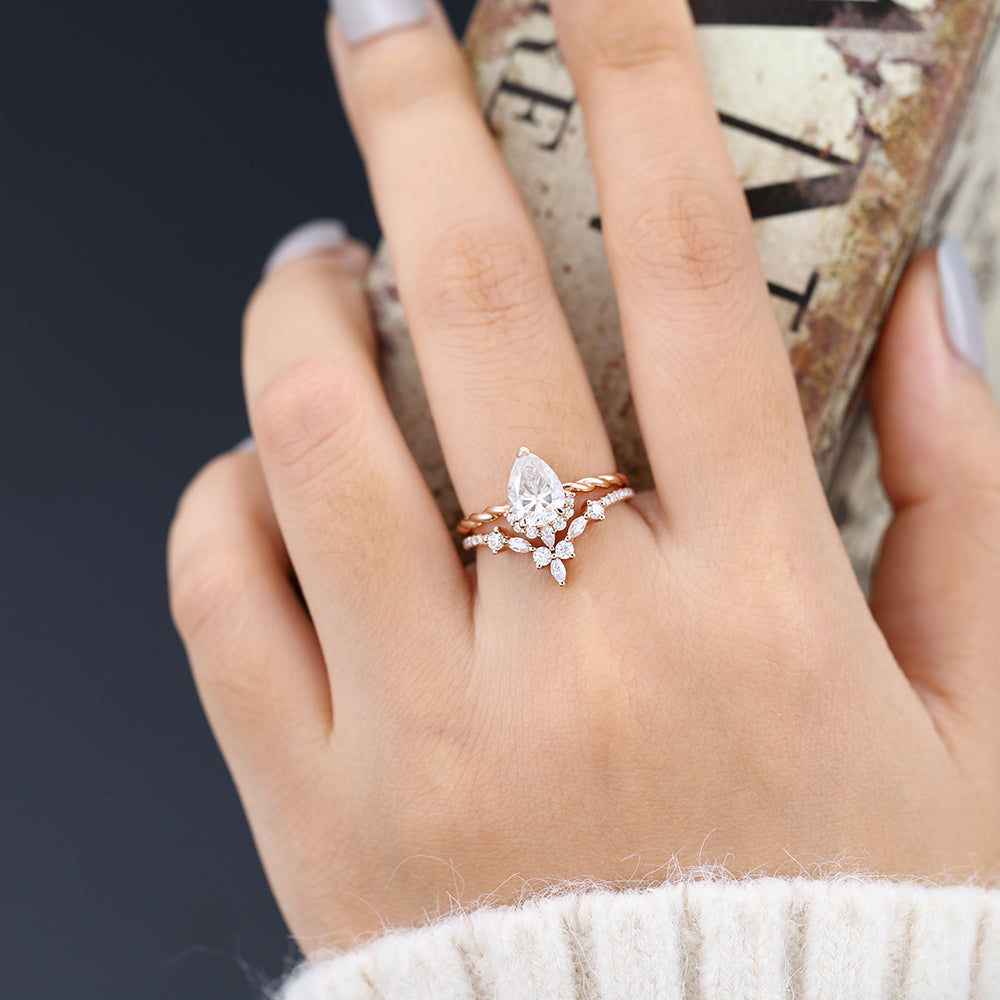 1.0 CT Pear Moissanite Cluster Bridal Ring Set 3