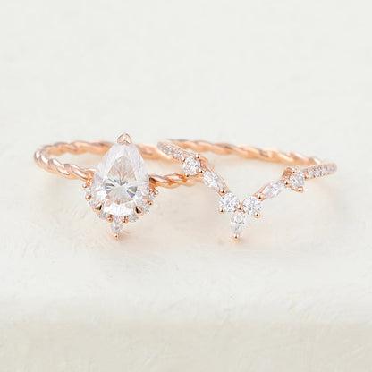 1.0 CT Pear Moissanite Cluster Bridal Ring Set 4