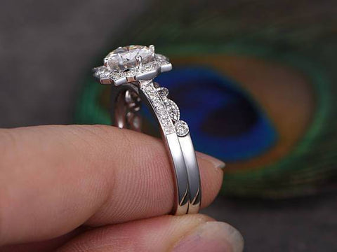 0.75 CT Round Vintage Style Moissanite Bridal Ring Set 3