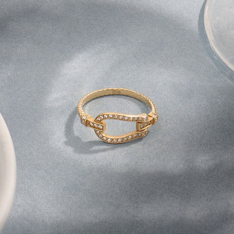 0.70 TCW Round Shaped Moissanite Eternity Horse Charm Wedding Band