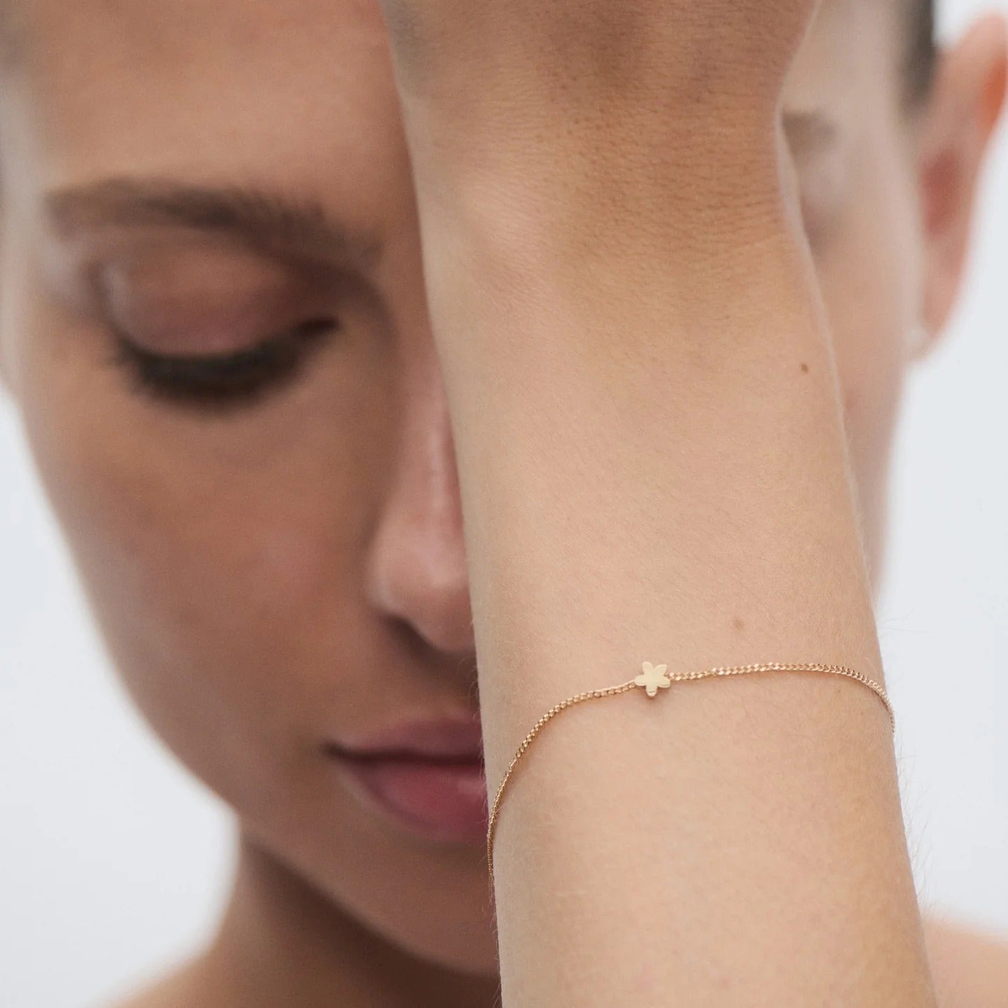Tiny Flower Chained Bracelet